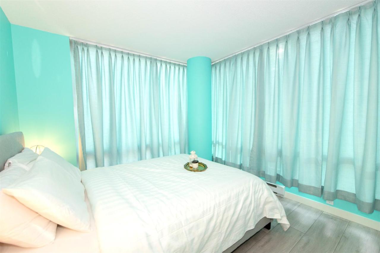Chic 2-Bedroom In Central Downtown With Stunning Water Views Vancouver Exterior photo