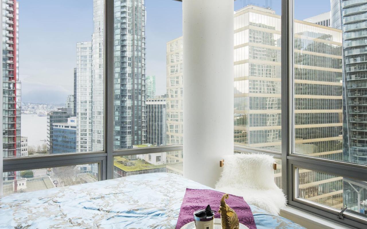 Chic 2-Bedroom In Central Downtown With Stunning Water Views Vancouver Exterior photo