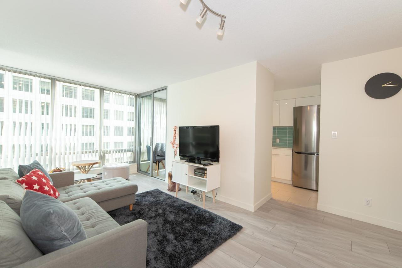 Chic 2-Bedroom In Central Downtown With Stunning Water Views Vancouver Exterior photo