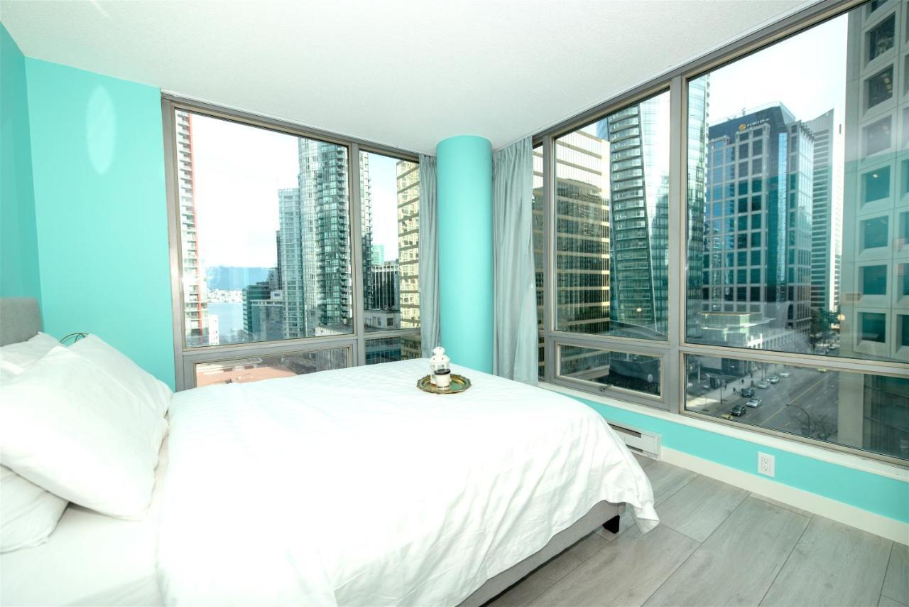 Chic 2-Bedroom In Central Downtown With Stunning Water Views Vancouver Exterior photo