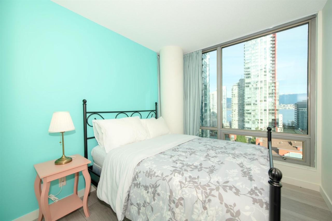 Chic 2-Bedroom In Central Downtown With Stunning Water Views Vancouver Exterior photo