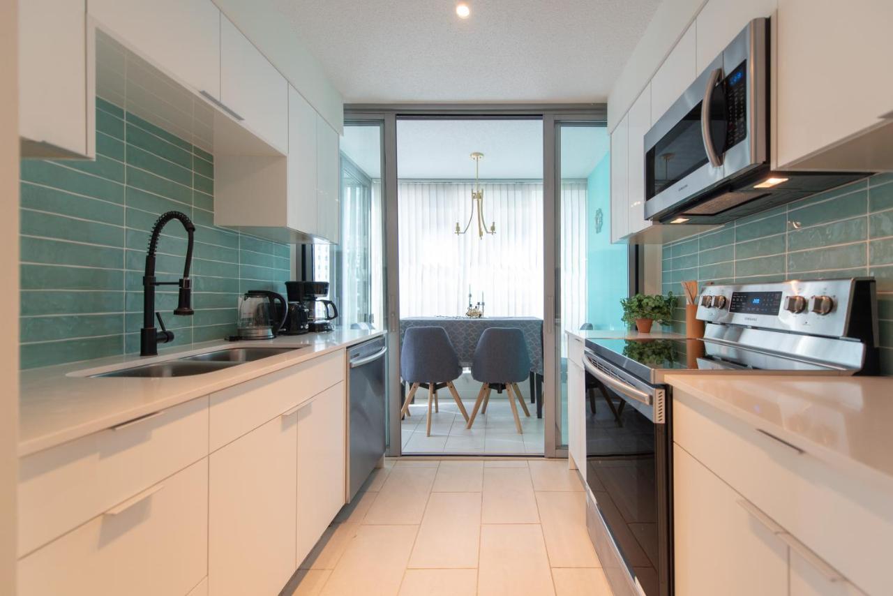 Chic 2-Bedroom In Central Downtown With Stunning Water Views Vancouver Exterior photo