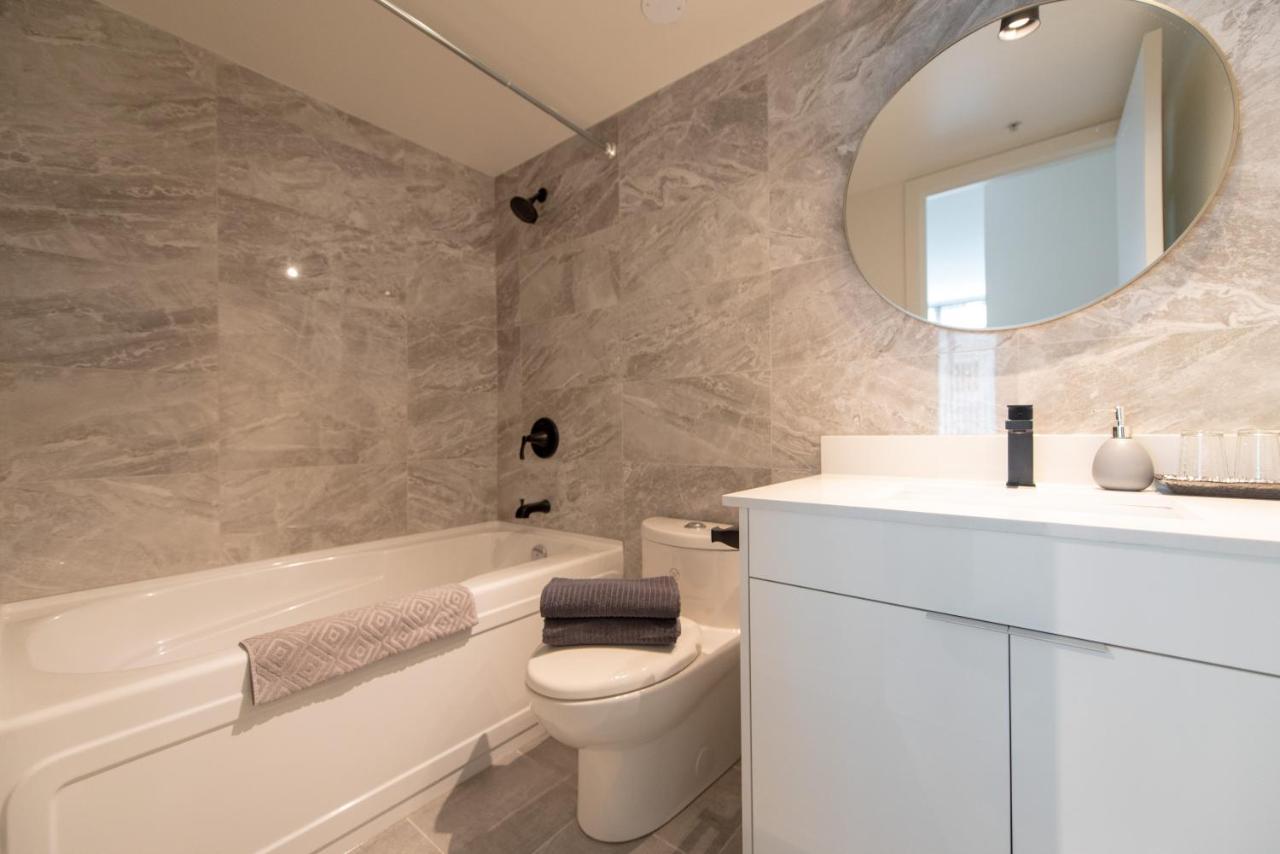 Chic 2-Bedroom In Central Downtown With Stunning Water Views Vancouver Exterior photo